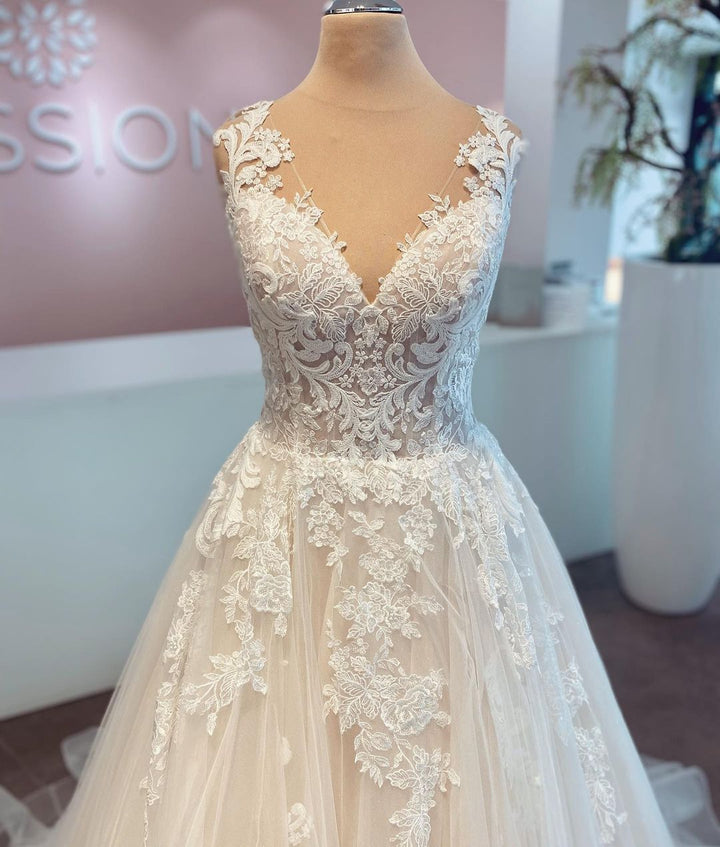 Bmbride Long A-line V-neck Tulle Lace Wedding Dress