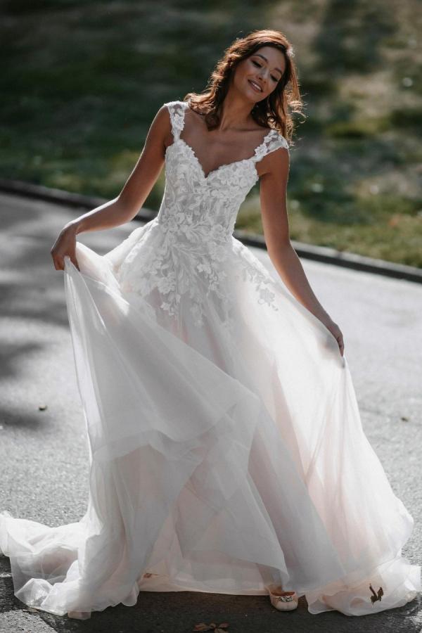 Bmbride A-line V-neck Tulle Backless Wedding Dress with Lace