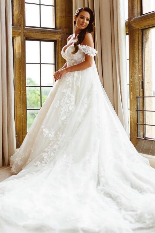 Bmbride Elegant White Off-Shoulder Lace Tulle Wedding Dress with Chapel Train