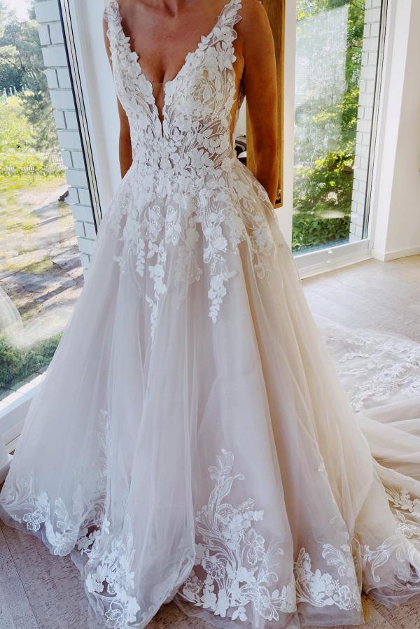 Bmbride Elegant Long A-line V-neck Tulle Lace Princess Backless Wedding Dress